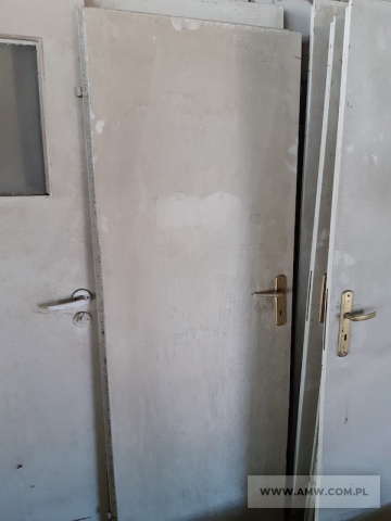 Elementy infrastruktury - pakiet zawierający 25 poz. asort. (wg oddzielnego wykazu), w tym m.in.: drzwi, okna, niszczarki itp. 